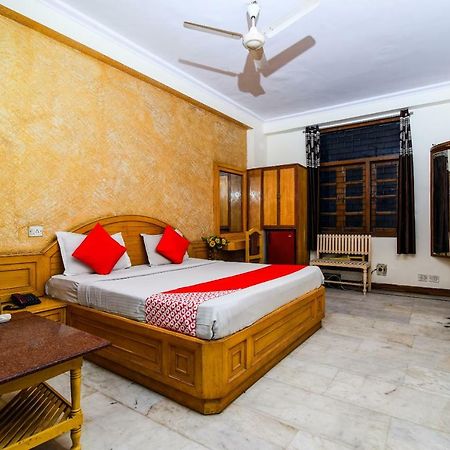ניו דלהי Rahul Palace By Golden Tree Near Metro Station And Ajmal Khan Market מראה חיצוני תמונה