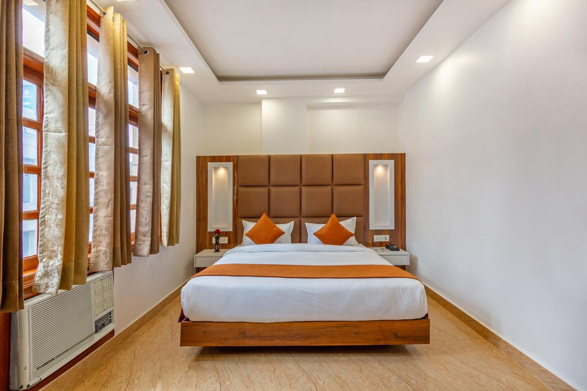 ניו דלהי Rahul Palace By Golden Tree Near Metro Station And Ajmal Khan Market מראה חיצוני תמונה