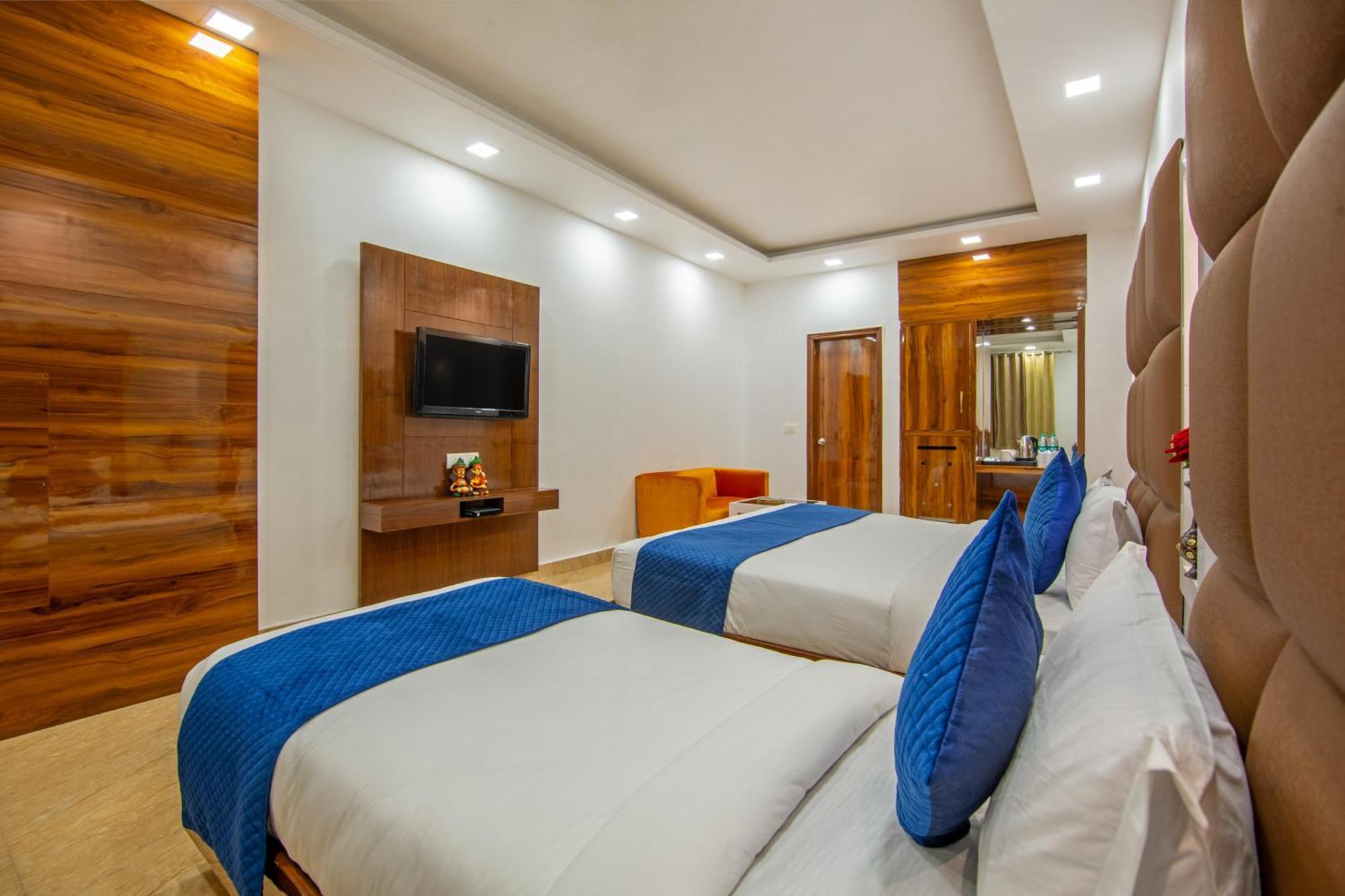 ניו דלהי Rahul Palace By Golden Tree Near Metro Station And Ajmal Khan Market מראה חיצוני תמונה