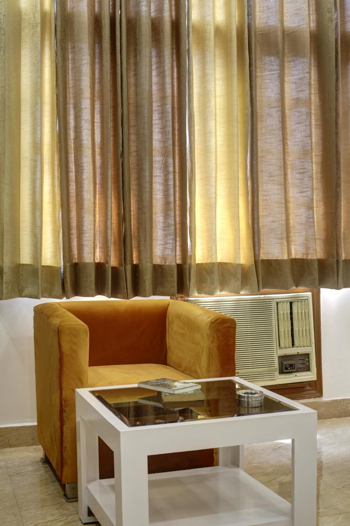 ניו דלהי Rahul Palace By Golden Tree Near Metro Station And Ajmal Khan Market מראה חיצוני תמונה
