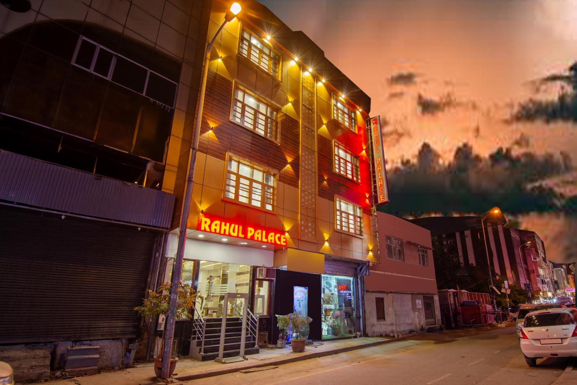 ניו דלהי Rahul Palace By Golden Tree Near Metro Station And Ajmal Khan Market מראה חיצוני תמונה