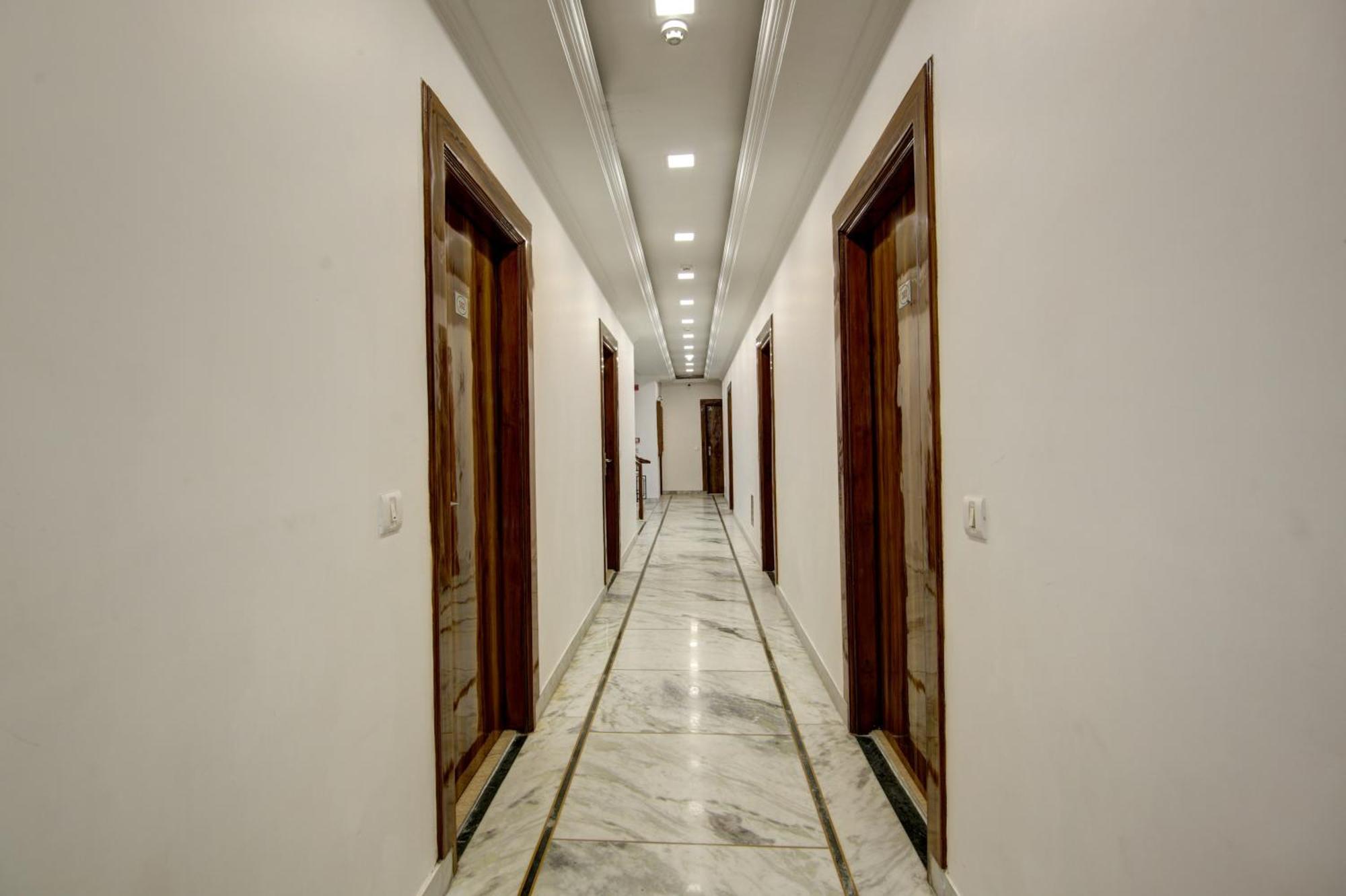 ניו דלהי Rahul Palace By Golden Tree Near Metro Station And Ajmal Khan Market מראה חיצוני תמונה