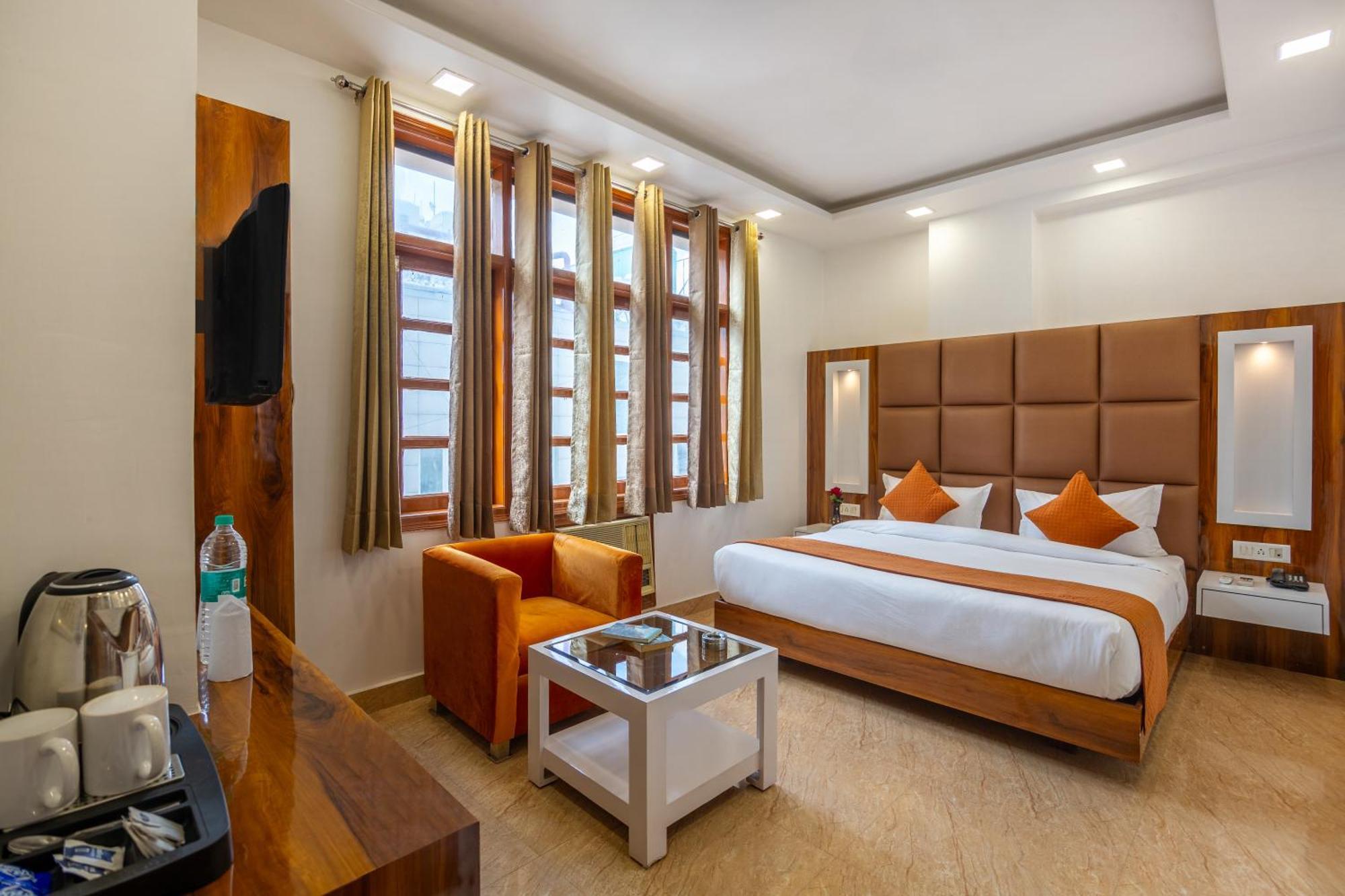 ניו דלהי Rahul Palace By Golden Tree Near Metro Station And Ajmal Khan Market מראה חיצוני תמונה