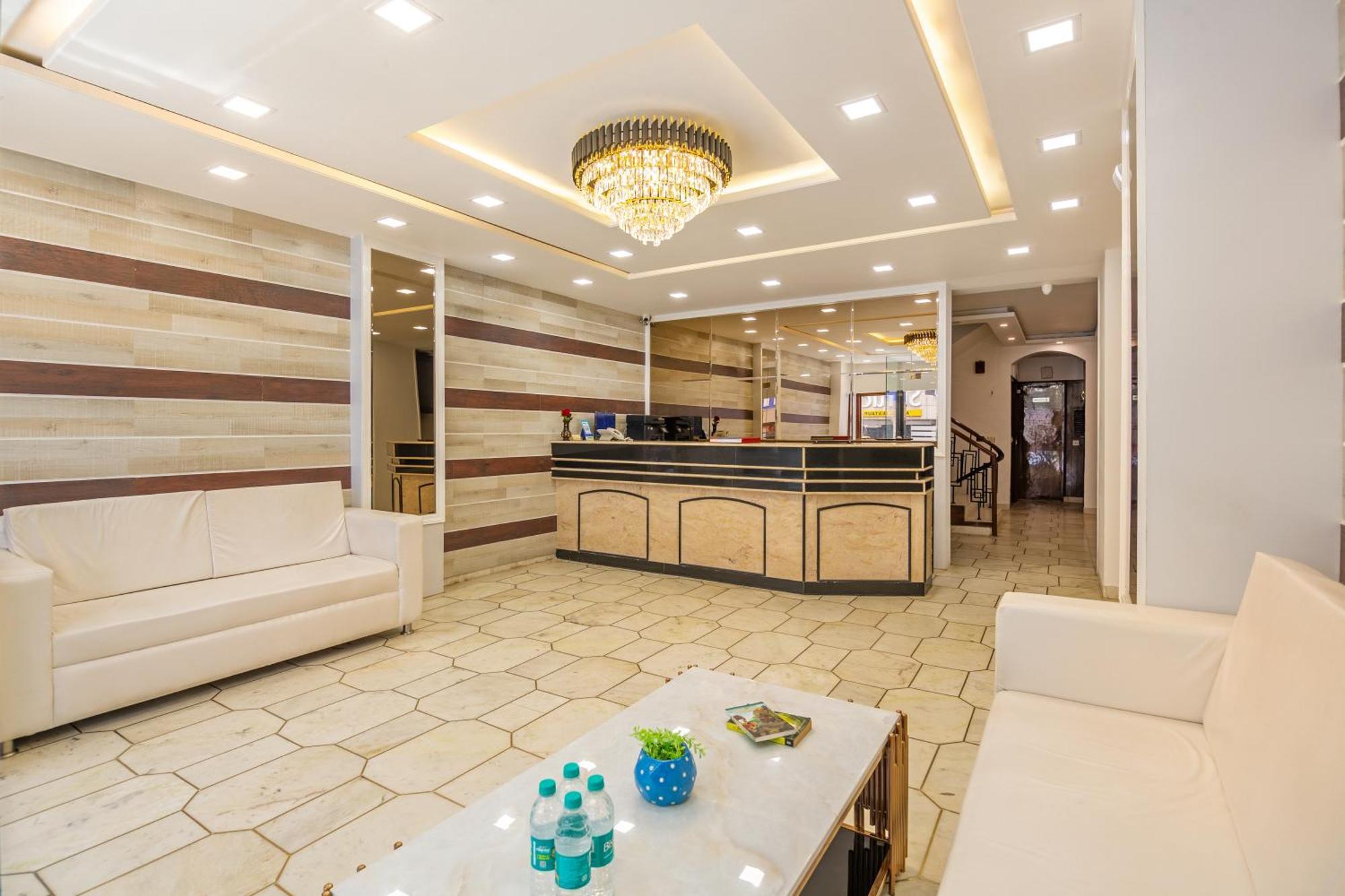 ניו דלהי Rahul Palace By Golden Tree Near Metro Station And Ajmal Khan Market מראה חיצוני תמונה