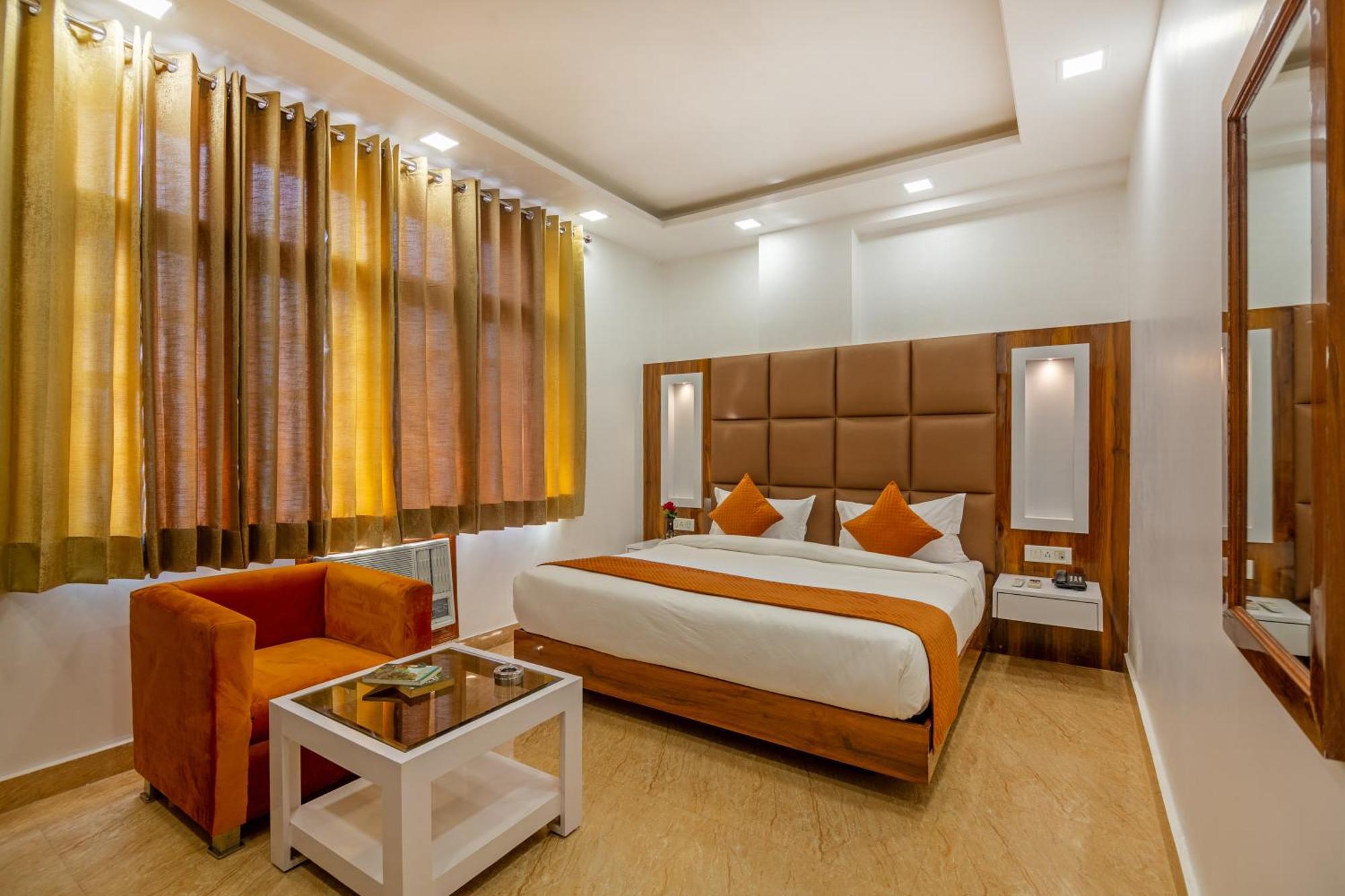 ניו דלהי Rahul Palace By Golden Tree Near Metro Station And Ajmal Khan Market מראה חיצוני תמונה