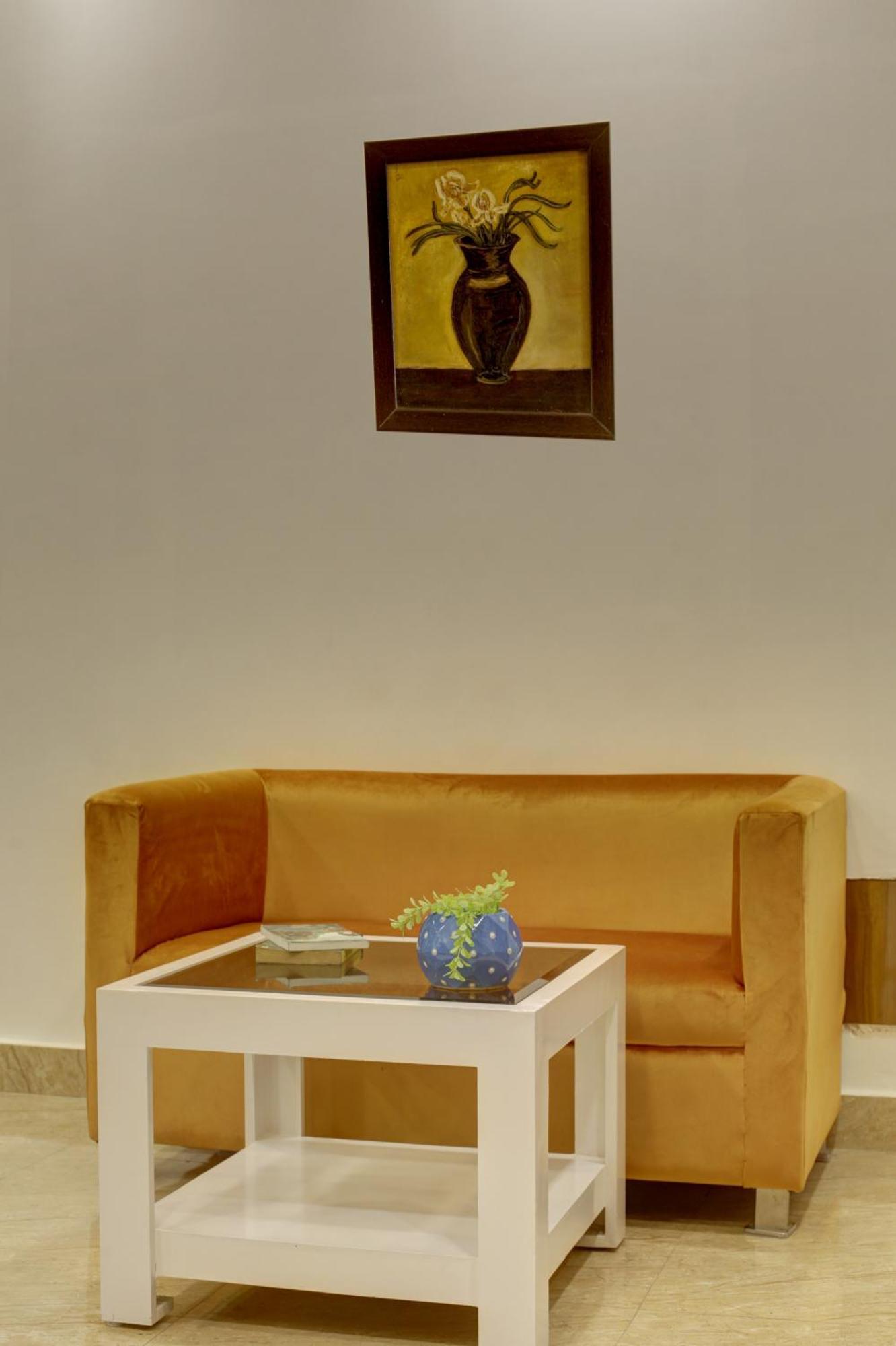 ניו דלהי Rahul Palace By Golden Tree Near Metro Station And Ajmal Khan Market מראה חיצוני תמונה