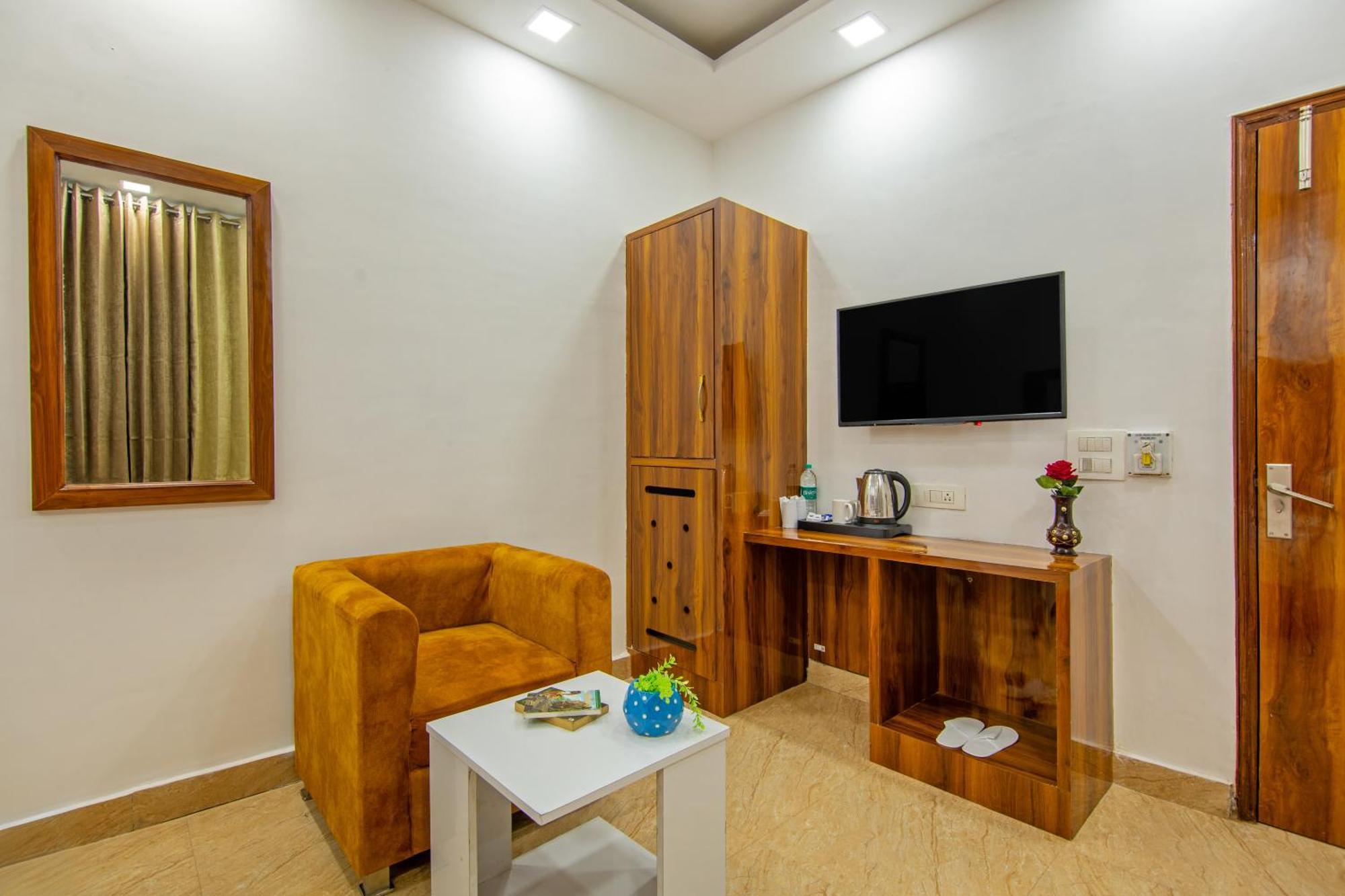 ניו דלהי Rahul Palace By Golden Tree Near Metro Station And Ajmal Khan Market מראה חיצוני תמונה