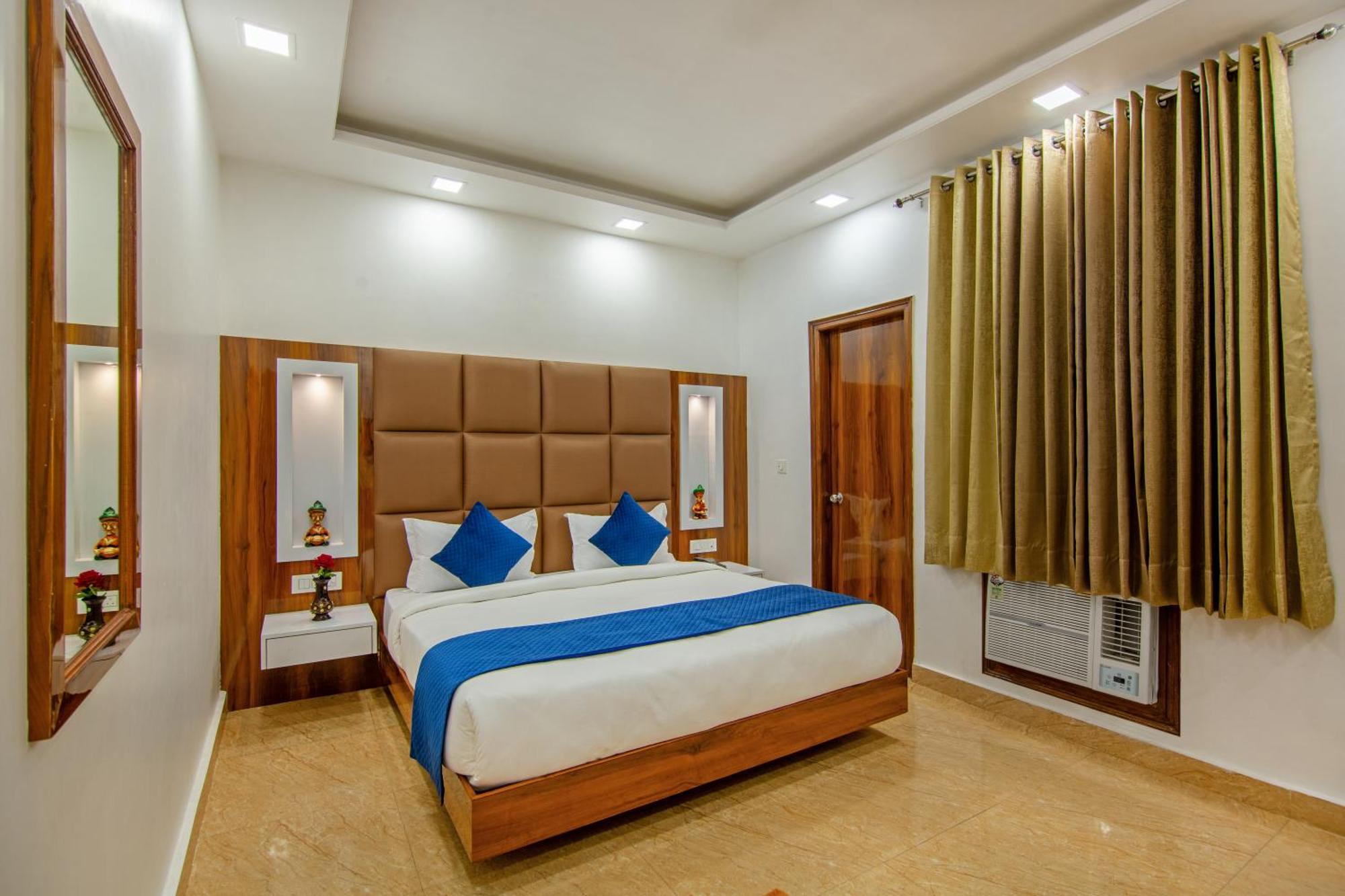 ניו דלהי Rahul Palace By Golden Tree Near Metro Station And Ajmal Khan Market מראה חיצוני תמונה