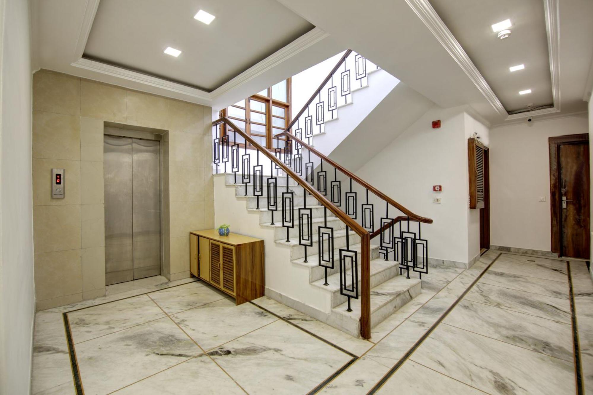 ניו דלהי Rahul Palace By Golden Tree Near Metro Station And Ajmal Khan Market מראה חיצוני תמונה