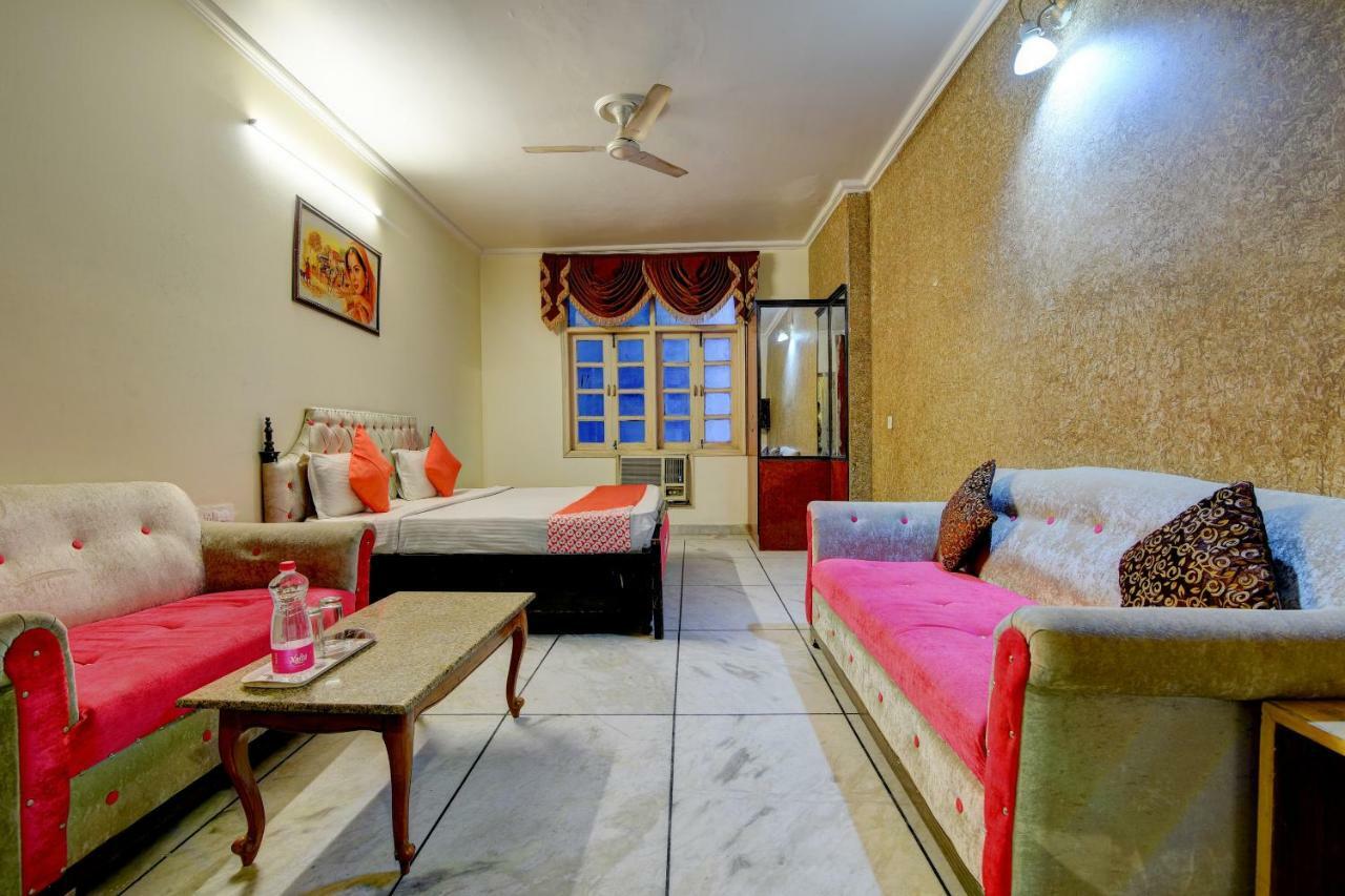 ניו דלהי Rahul Palace By Golden Tree Near Metro Station And Ajmal Khan Market מראה חיצוני תמונה
