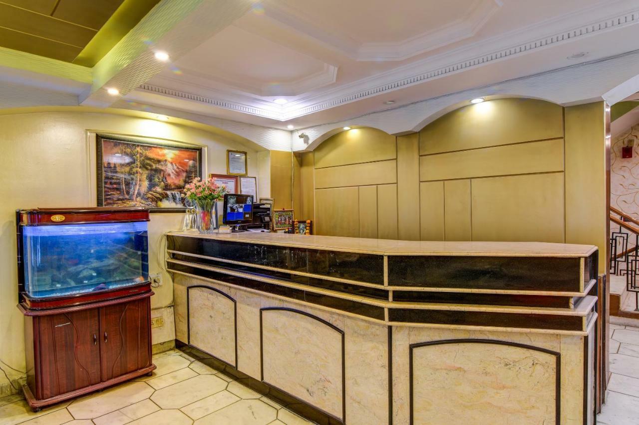 ניו דלהי Rahul Palace By Golden Tree Near Metro Station And Ajmal Khan Market מראה חיצוני תמונה