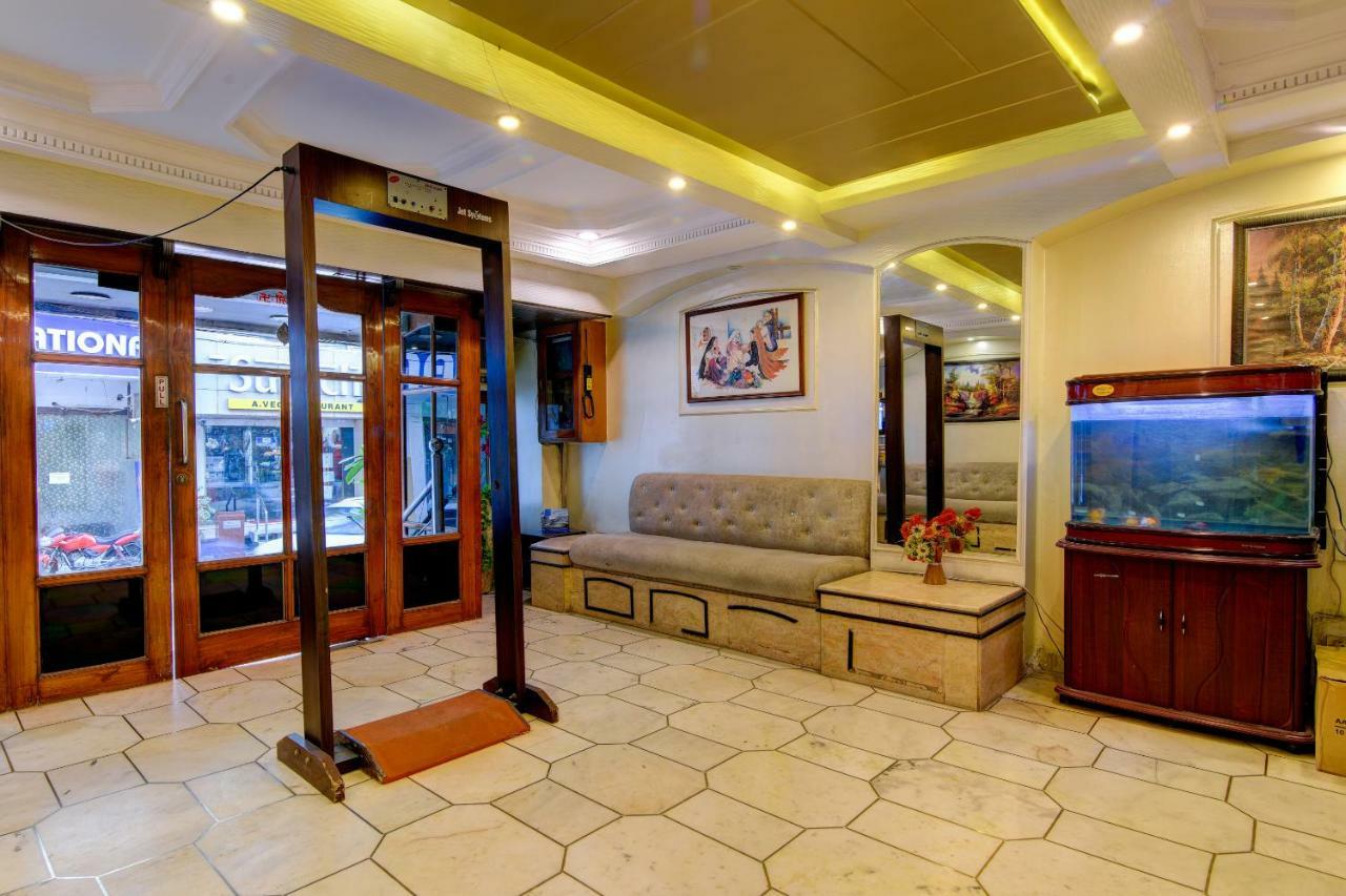 ניו דלהי Rahul Palace By Golden Tree Near Metro Station And Ajmal Khan Market מראה חיצוני תמונה