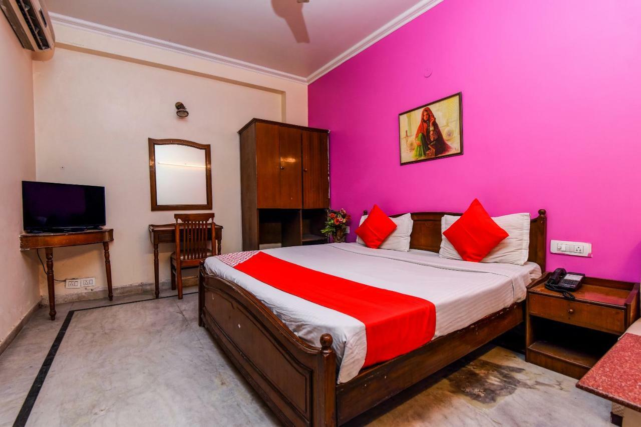 ניו דלהי Rahul Palace By Golden Tree Near Metro Station And Ajmal Khan Market מראה חיצוני תמונה