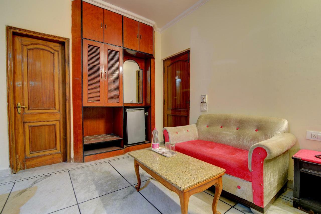 ניו דלהי Rahul Palace By Golden Tree Near Metro Station And Ajmal Khan Market מראה חיצוני תמונה
