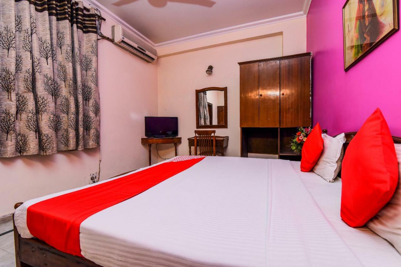 ניו דלהי Rahul Palace By Golden Tree Near Metro Station And Ajmal Khan Market מראה חיצוני תמונה