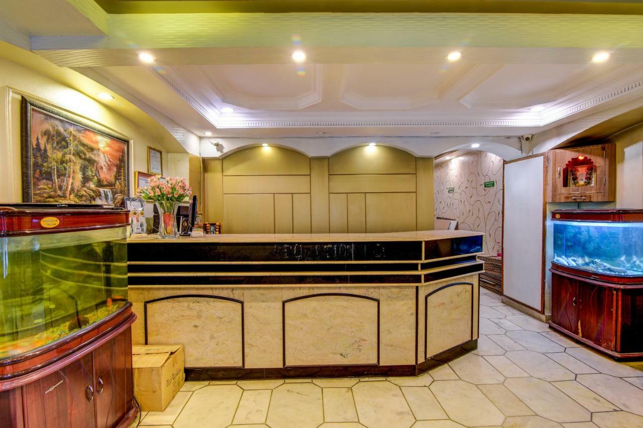 ניו דלהי Rahul Palace By Golden Tree Near Metro Station And Ajmal Khan Market מראה חיצוני תמונה