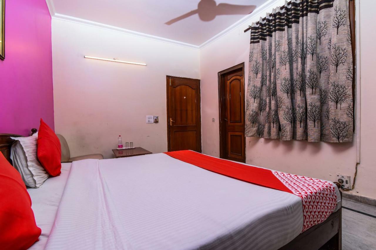 ניו דלהי Rahul Palace By Golden Tree Near Metro Station And Ajmal Khan Market מראה חיצוני תמונה