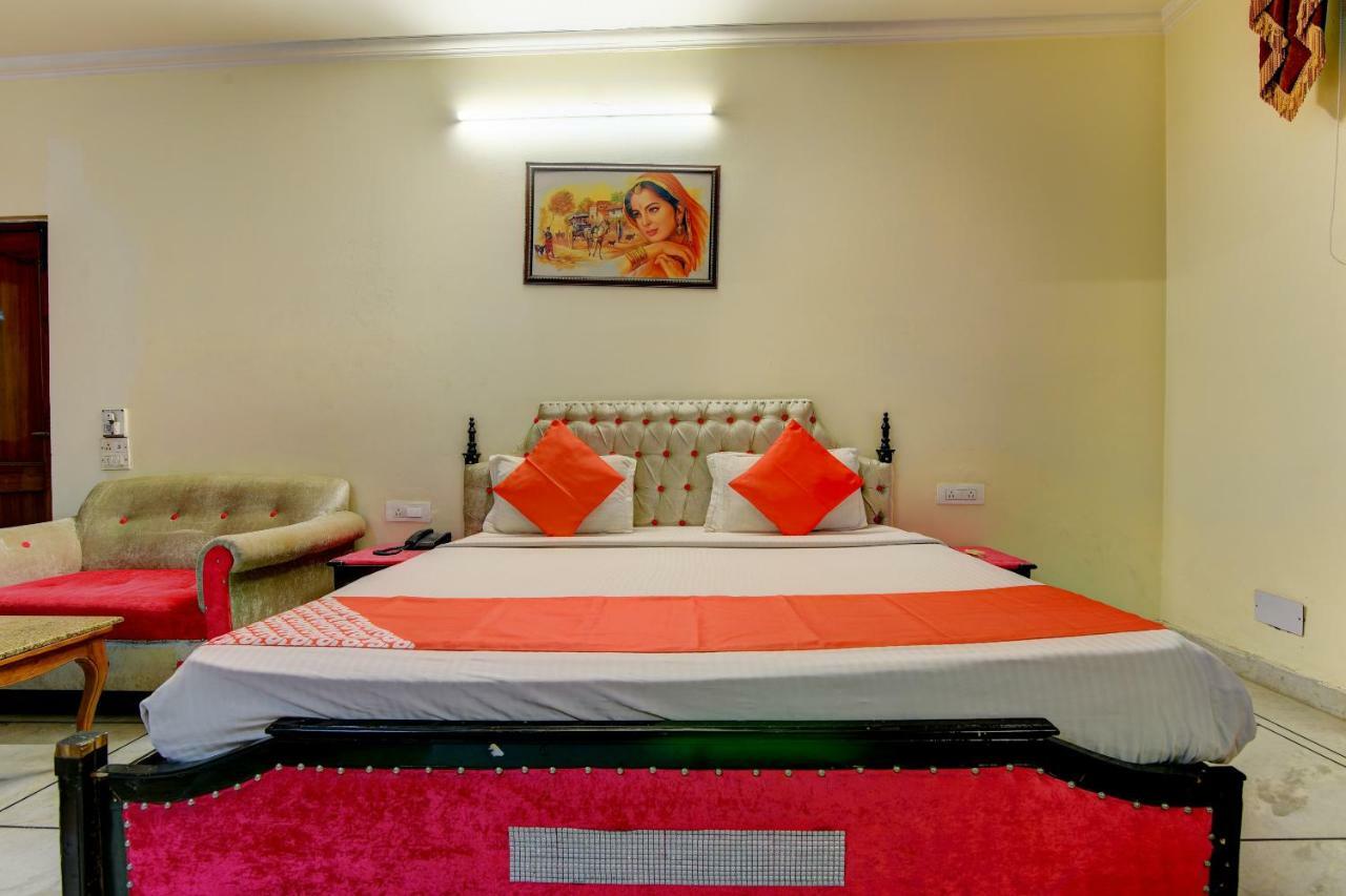 ניו דלהי Rahul Palace By Golden Tree Near Metro Station And Ajmal Khan Market מראה חיצוני תמונה
