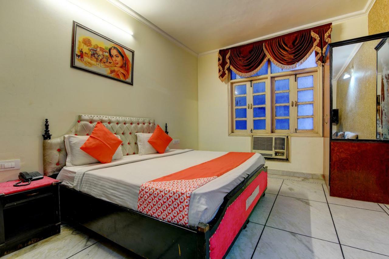 ניו דלהי Rahul Palace By Golden Tree Near Metro Station And Ajmal Khan Market מראה חיצוני תמונה
