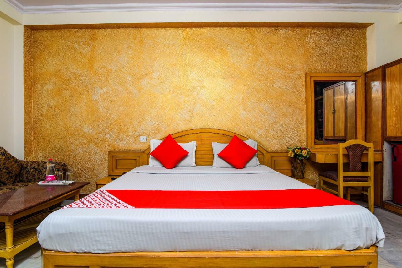 ניו דלהי Rahul Palace By Golden Tree Near Metro Station And Ajmal Khan Market מראה חיצוני תמונה