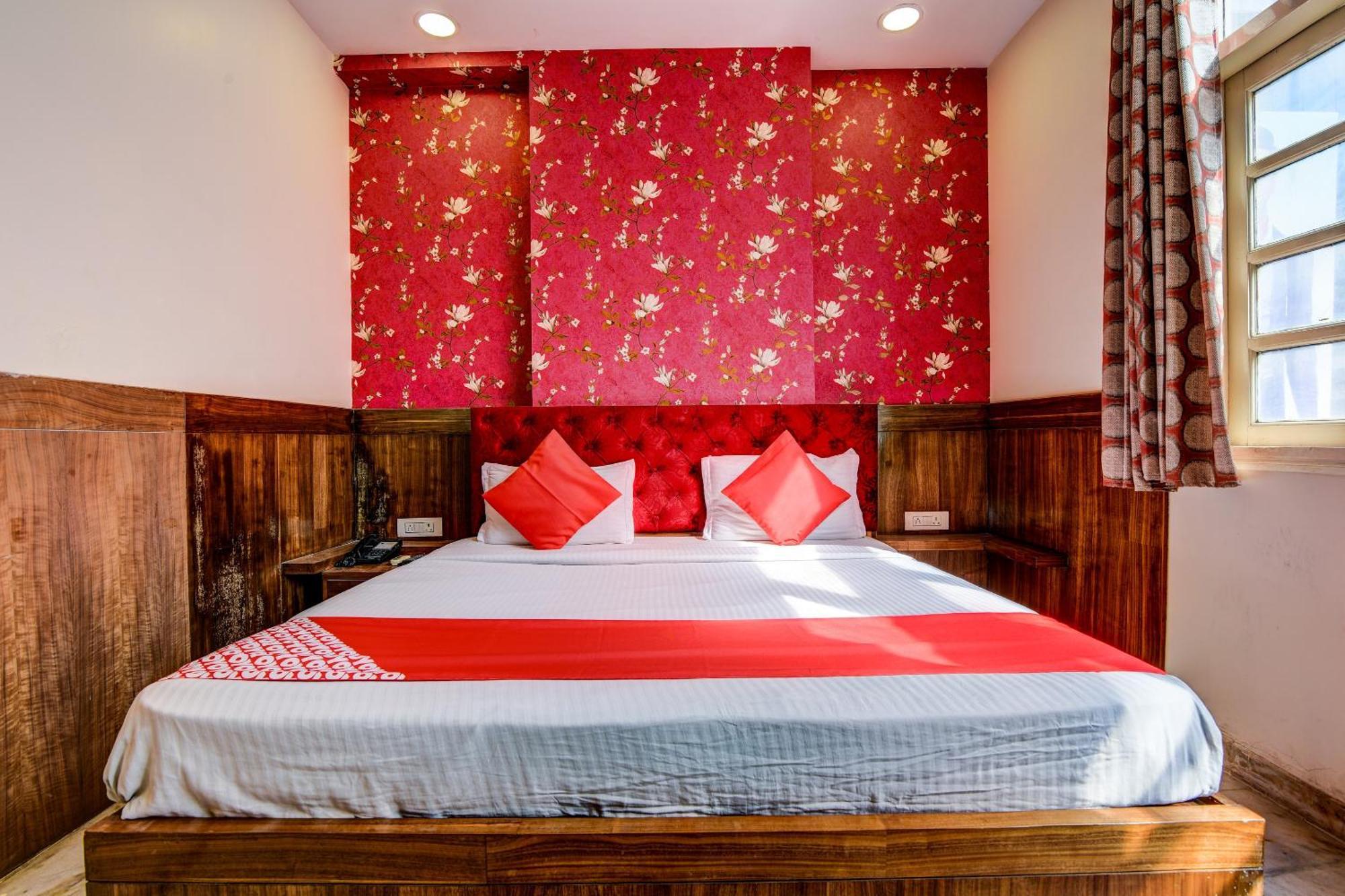 ניו דלהי Rahul Palace By Golden Tree Near Metro Station And Ajmal Khan Market מראה חיצוני תמונה