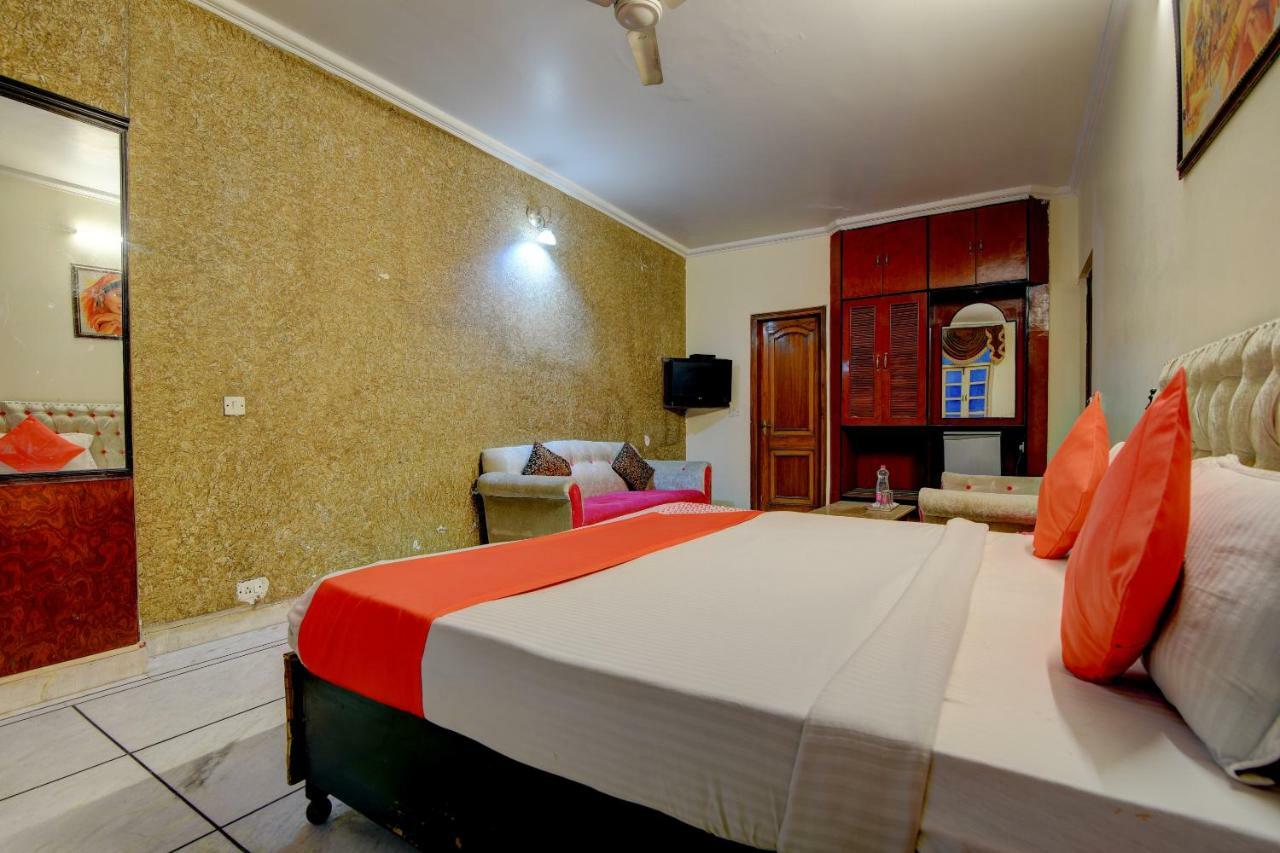 ניו דלהי Rahul Palace By Golden Tree Near Metro Station And Ajmal Khan Market מראה חיצוני תמונה